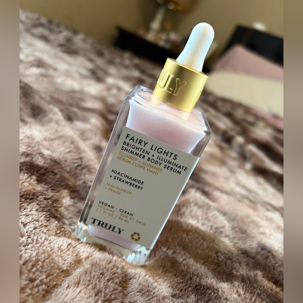 TRULY Fairy Lights Shimmer Body Serum - RARE! 🩷